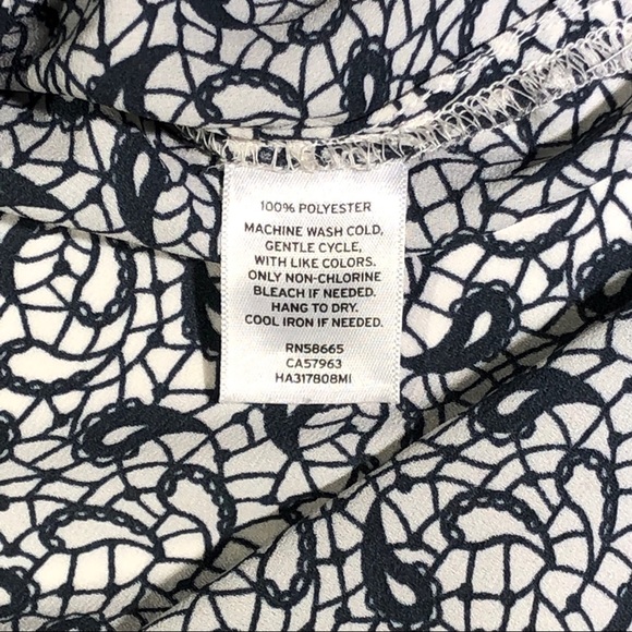 Halogen Notch Detail Black & White Paisley Sleeveless Blouse - Small - Picture 8 of 8